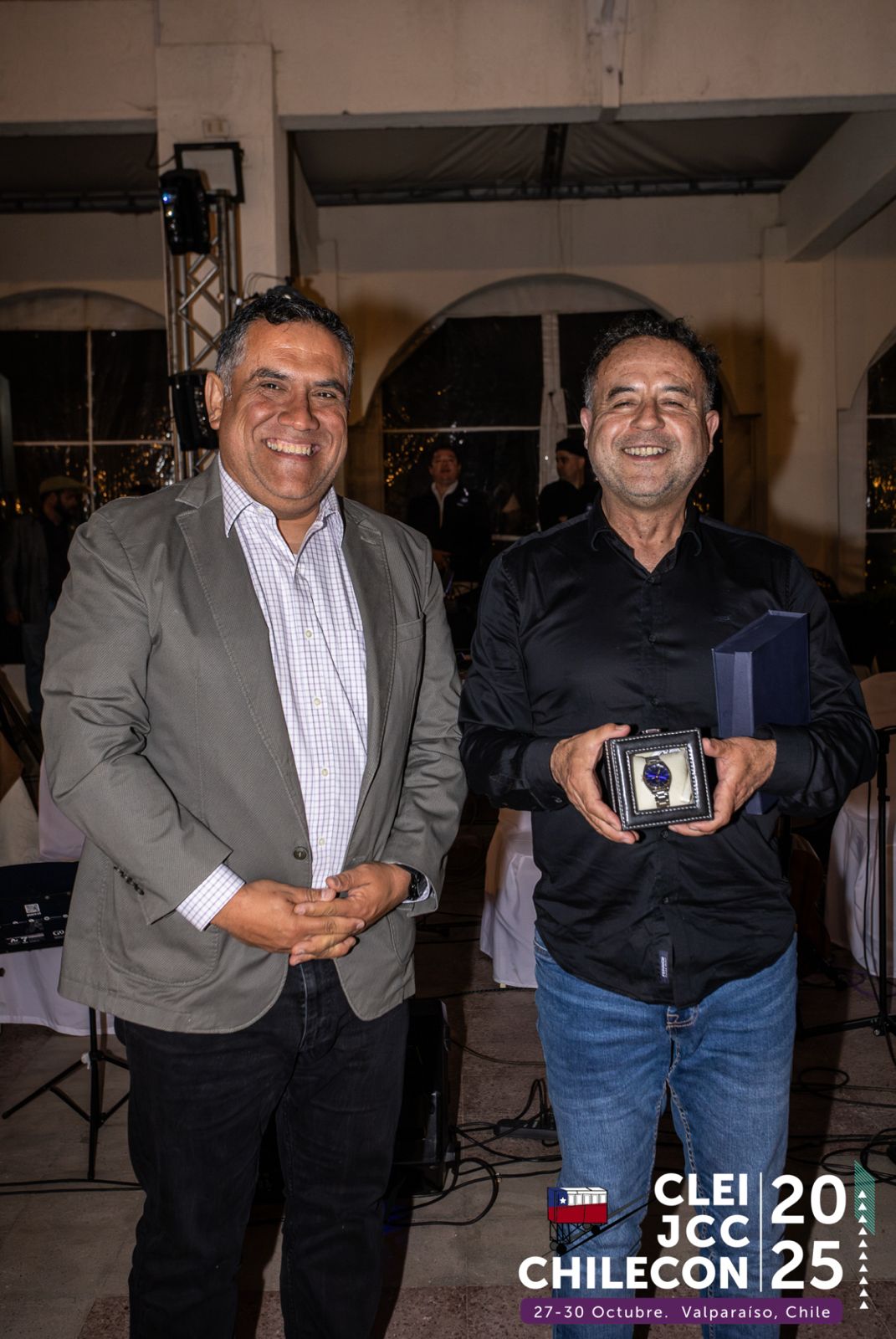 Reconocimiento al Dr. Carlos Hernández por su destacada presidencia en la SCCC